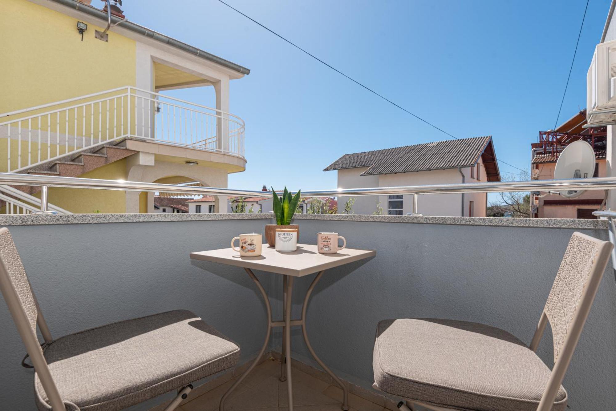 Apartments Lovric Водице Экстерьер фото