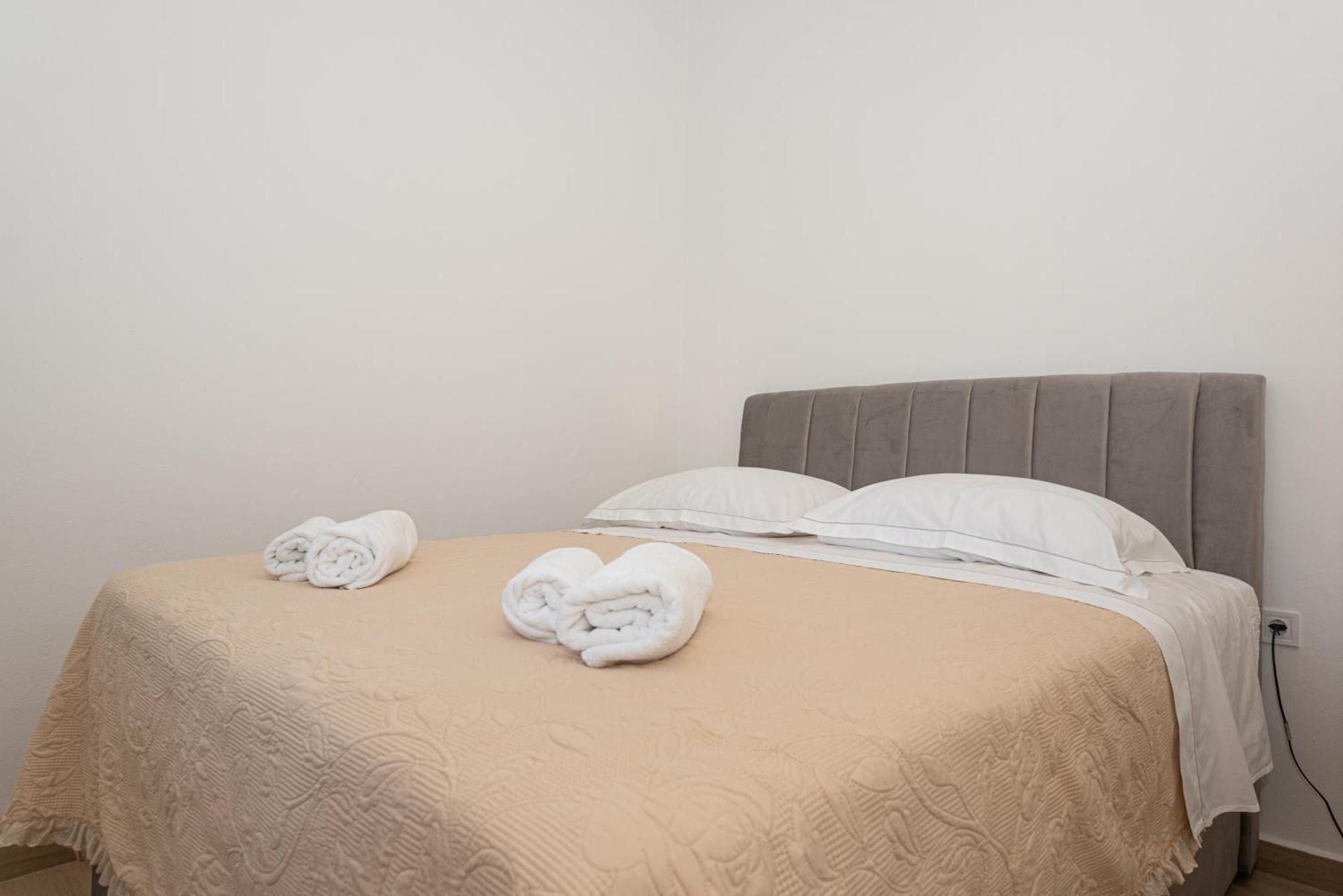 Apartments Lovric Водице Экстерьер фото