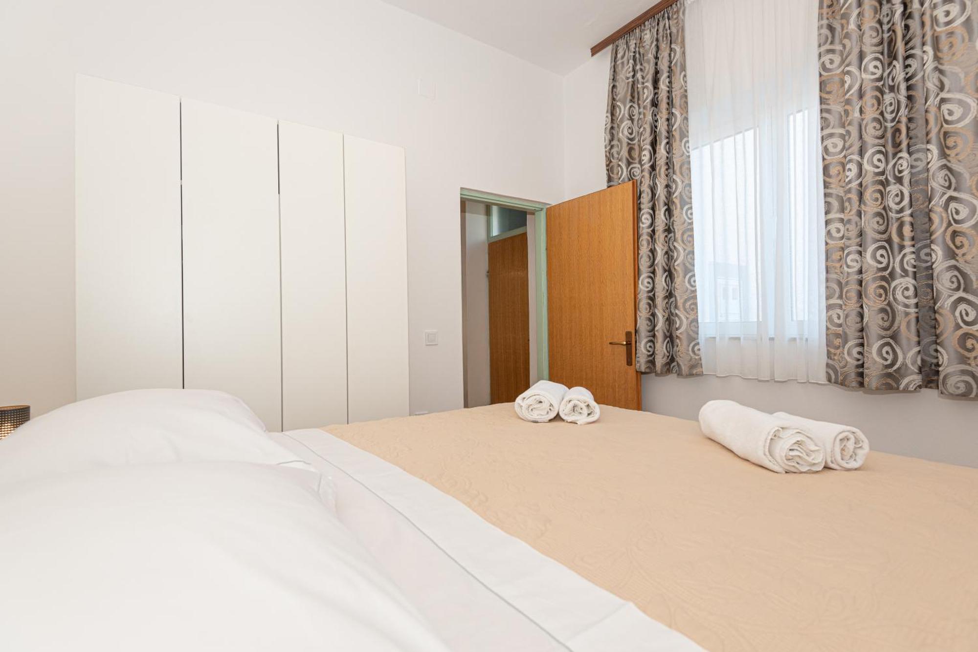 Apartments Lovric Водице Экстерьер фото